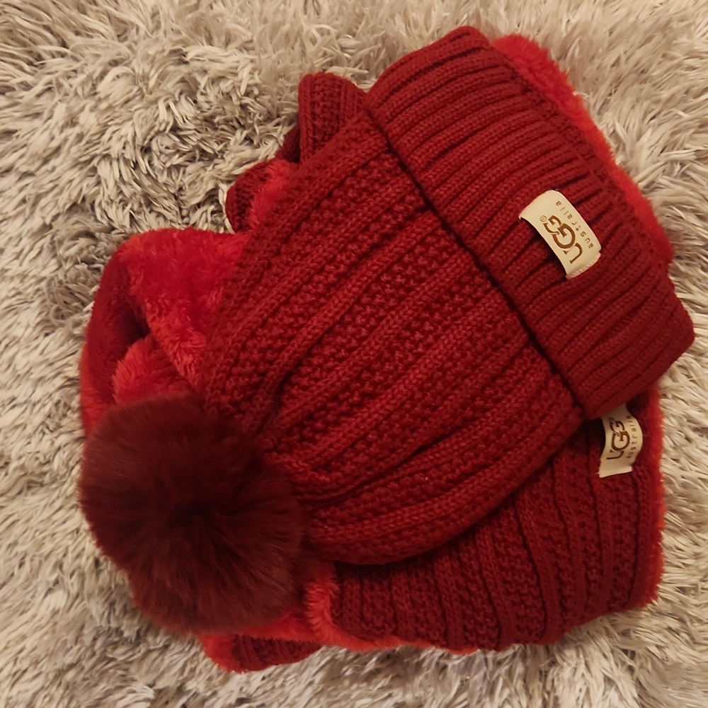 NEW UGG INFINITY SCARF AND HAT SET